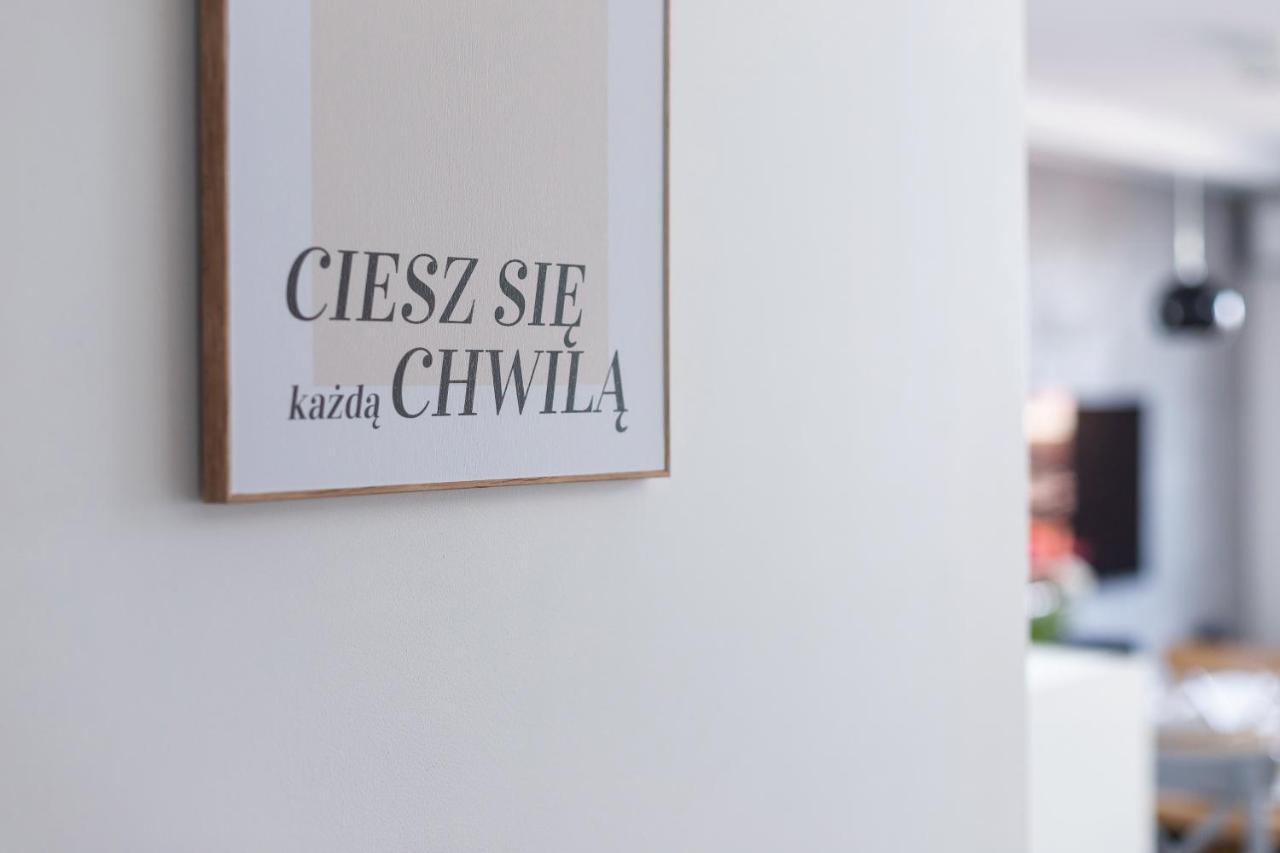 Avia Apartment Three Bedroom Two Balcony Ac & Parking By Noclegi Renters Cracovie Extérieur photo